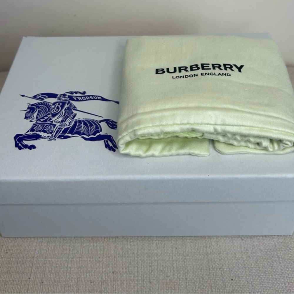 NWT‎ Burberry Mini Boucle Lola Crossbody Bag with box and dust bag - Picture 15 of 16